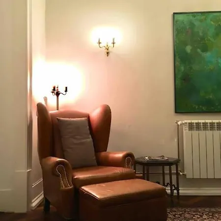 Space And Tradition In Appartement Lisboa