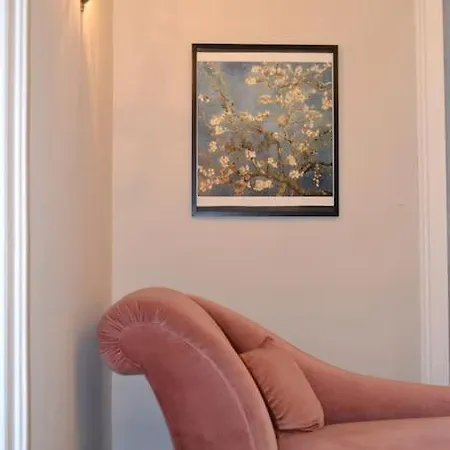 Space And Tradition In Appartement *